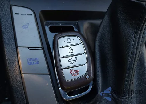 2017 Hyundai Elantra Limited z USA, uszkodzony, nr VIN KMHD84LF8HU223906